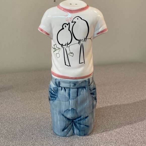 Salt and Pepper shakers. - Picture 2 of 10